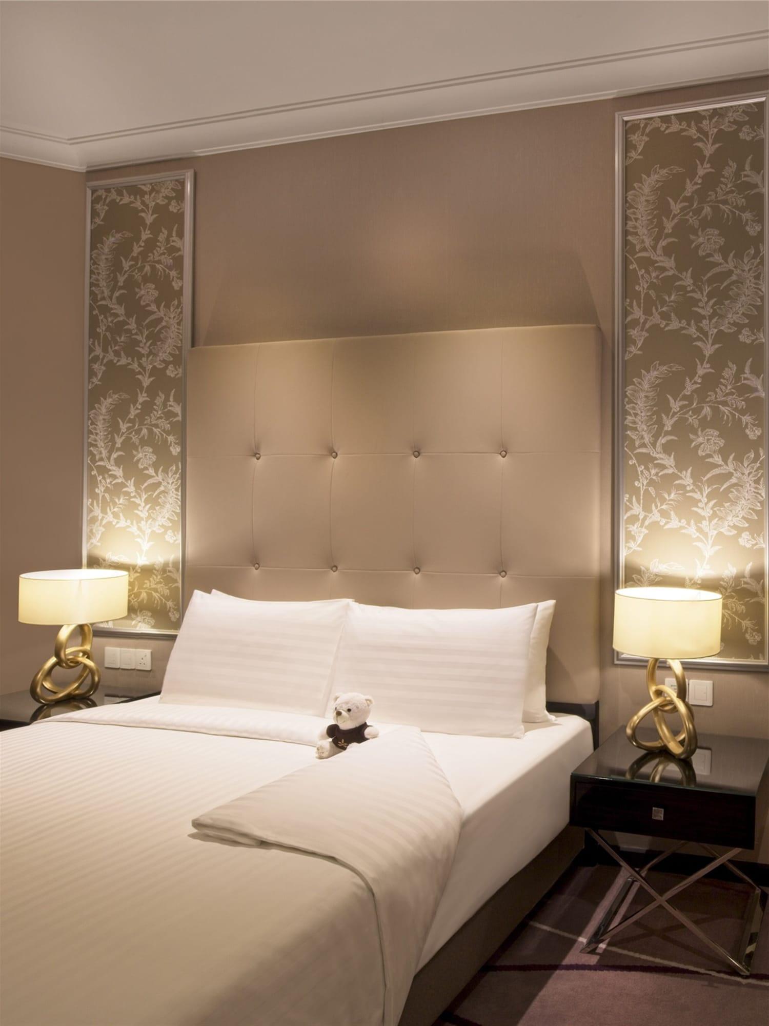 Dorsett Hartamas Kuala Lumpur Hotel Ngoại thất bức ảnh A bed with a headboard
